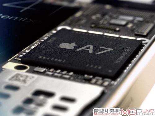 苹果在iPhone 5S上使用的A7处理器，是业界首款64位ARM处理器。